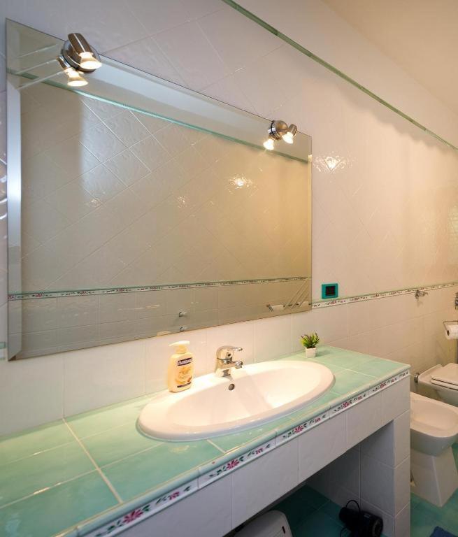 קאסטלמארה דל גולפו Villa Stefania מראה חיצוני תמונה